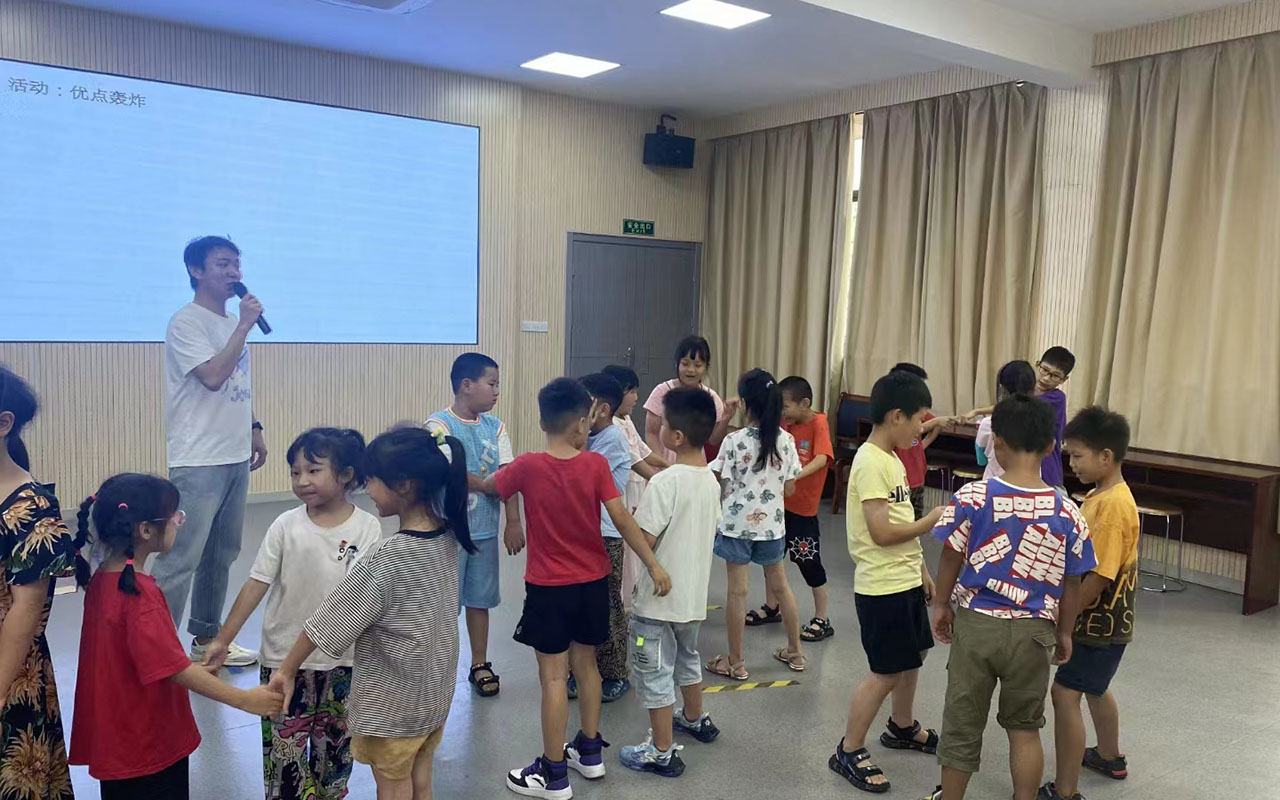 达龙观乡中心学校